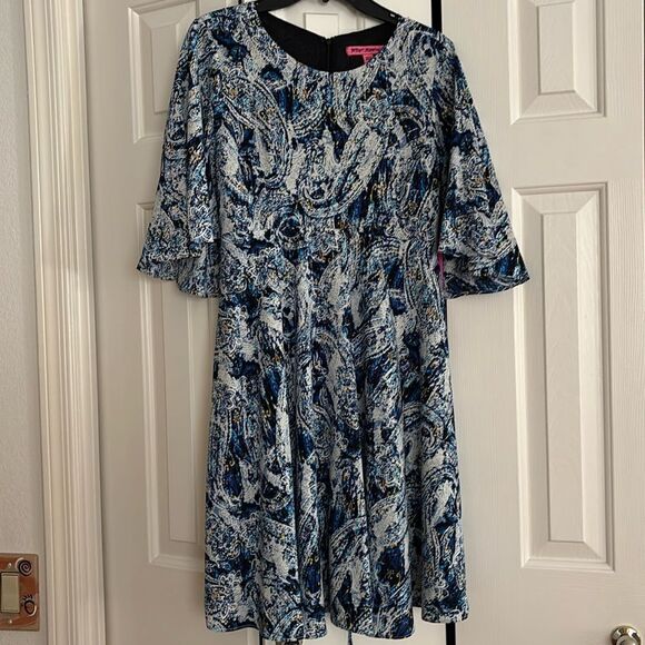 NWT Betsey Johnson Flutter Sleeve Dress - Picture 1 of 7
